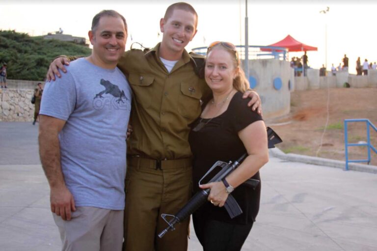 משפחות חיילים בודדים והקונכ"ל החדש במפגש ראשון אצל משפ' רובין בווסט הילס