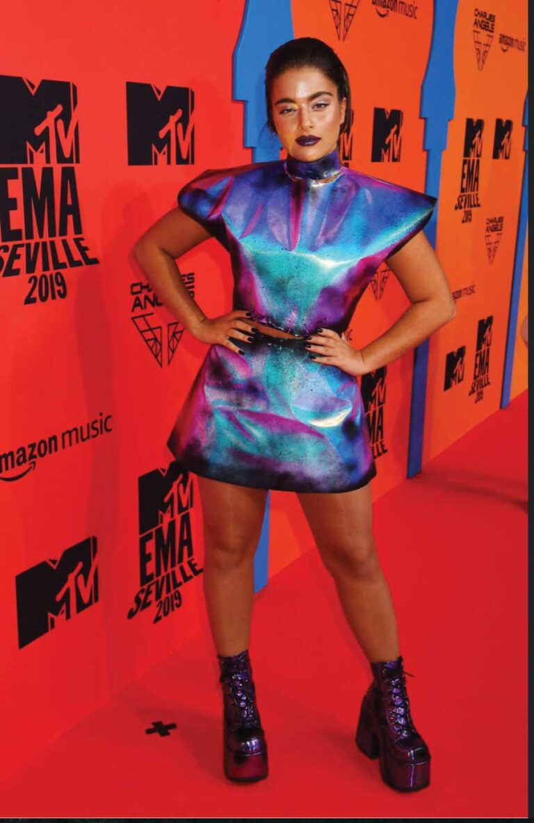 בהשראת מדי צה"ל: הלוק המחאתי של נועה קירל