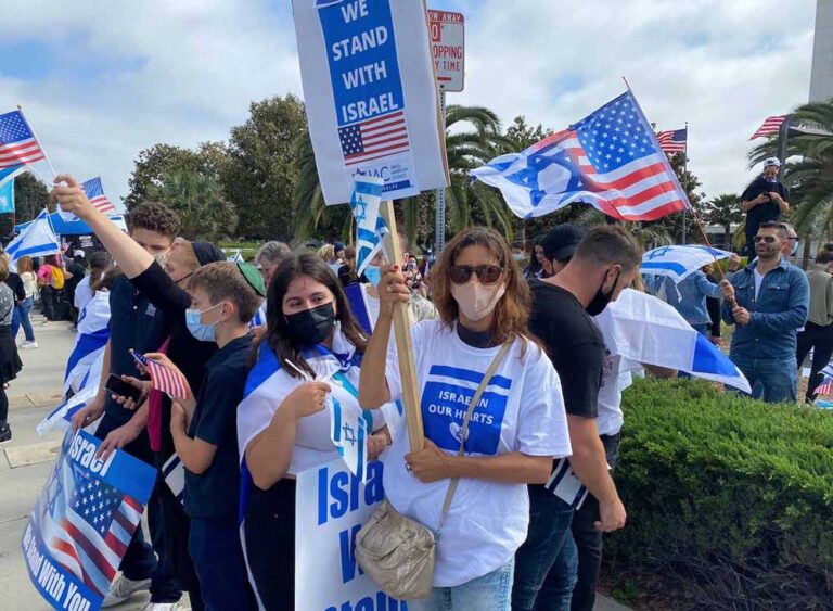 משיבים מלחמה לאנטישמים בארה״ב: עצרות הזדהות ענקיות עם ישראל בכל רחבי המדינה