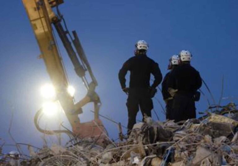 קריסת הבניין המיאמי: מניין המתים עלה ל-94, המנהיגים מתכננים את עתידו של אתר ההריסות