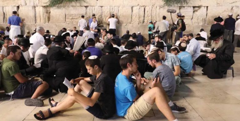 המתנה של חודש אב
