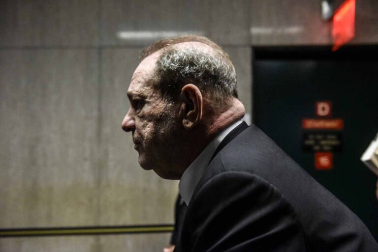 עדה במשפט הארווי ויינשטיין בלוס אנג'לס: הוא הזמין אותי למלון לדון על סרט, וחיכה לי כשלצידו נערת ליווי