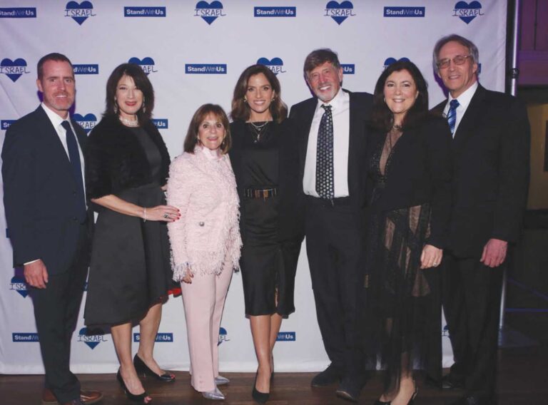 פסטיבל האורות של StandWithUs: "ניצבים ביחד נגד אנטישמיות"