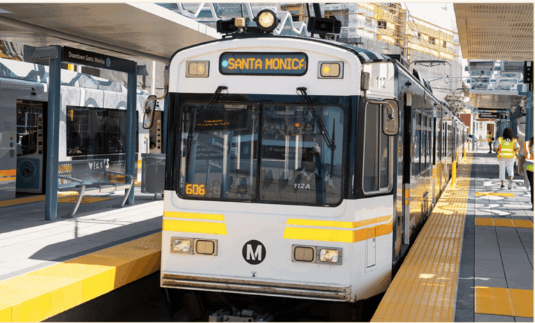 תנצח את הפקקים? לוס אנג'לס חנכה רכבת קלה ללונג ביץ' וסנטה מוניקה בהשקעה של כ-2 מיליארד דולר