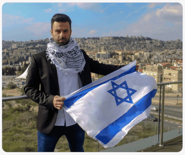 תקרית אלימה במטוס מדובאי: צעק "הנה הבוגד המ*ין הזה, בוגד מספר 1 – זה יוסף חדאד" – ותקף את פעיל ההסברה למען ישראל