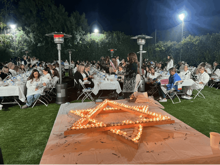 הפרשת חלה מרגשת בוואלי: מיטל בכר אירחה בראש חודש 240 נשים לתפילה המונית להחזרת החטופים