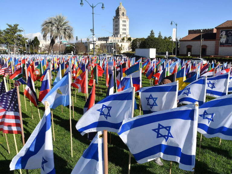 לראשונה: בתי הספר הציבוריים בבוורלי הילס יציגו את דגל ישראל במהלך חודש המורשת היהודית