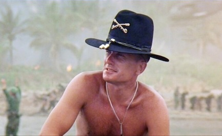 אבל בהוליווד: גם "אפולקליפסה עכשיו", גם "הסנדק" – רוברט דובאל כבר לא יריח את הנאפלם. צפו בסרטון