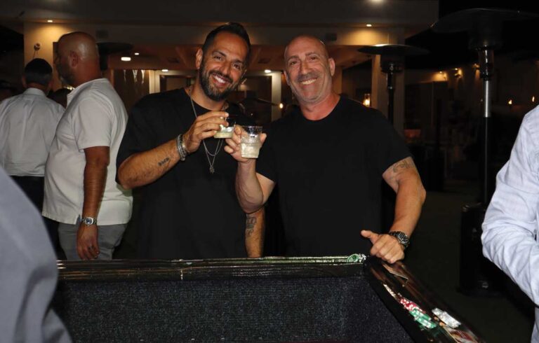 ערב קזינו לגברים של “חברים של גדולים מהחיים, משפחת לוס אנג'לס"