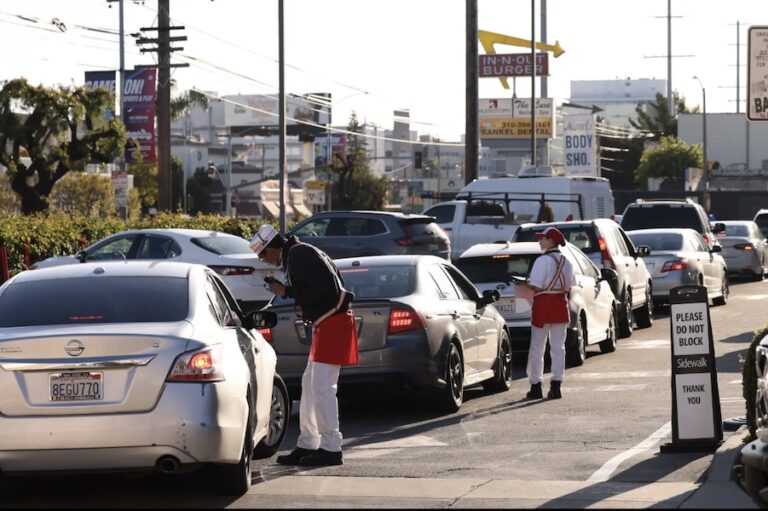 הצלחנו "לגרש את המפלצת": העיר במחוז לוס אנג'לס רושמת ניצחון גדול במלחמתה נגד מסעדת המזון המהיר הפופולרית בקליפורניה