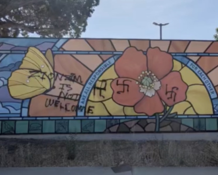 מצוד אחר משחיתי בית הכנסת בפסדינה: מפקחת מחוז לוס אנג'לס מציעה פרס של 20,000 דולר ללכידת האנטישמים