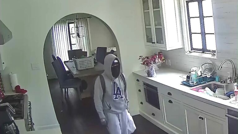 תושבים בבוורלי גרוב: "אנחנו כבר לא מרגישים בטוחים בבית שלנו" – לאחר גל הפריצות האחרון לבתים